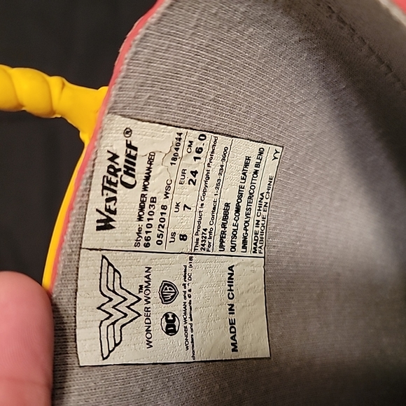 Kids Wonder Woman Rain Boots - Picture 7 of 9